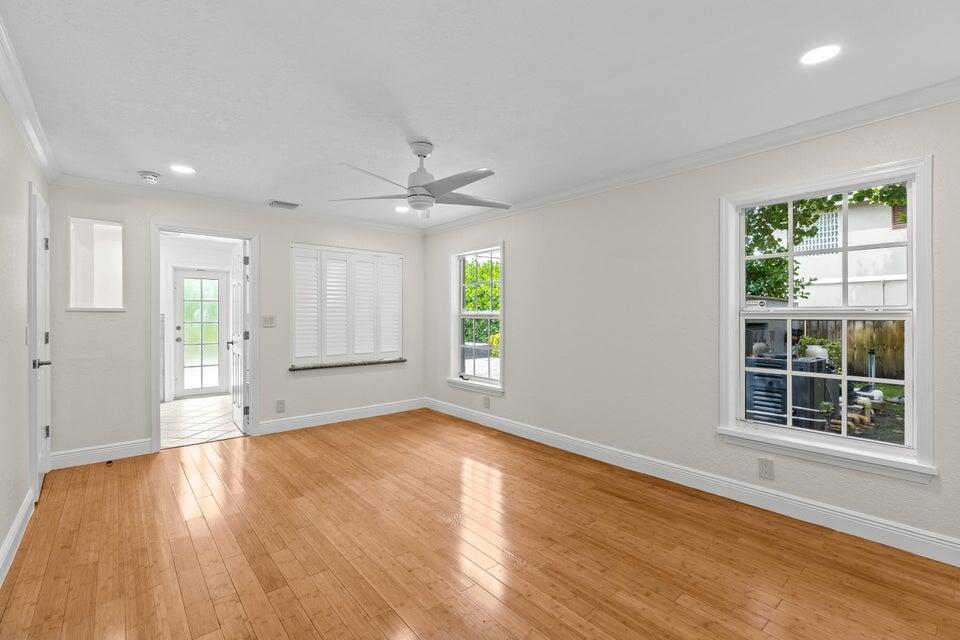 4610 Pine Tree Drive Property Photo 7
