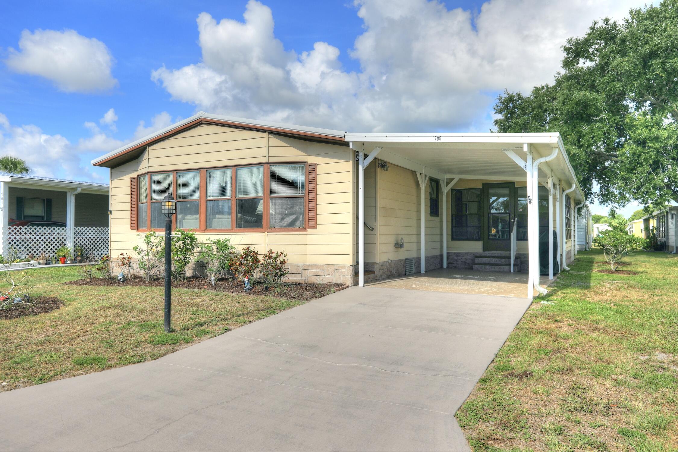 705 HYACINTH Circle Property Photo 1