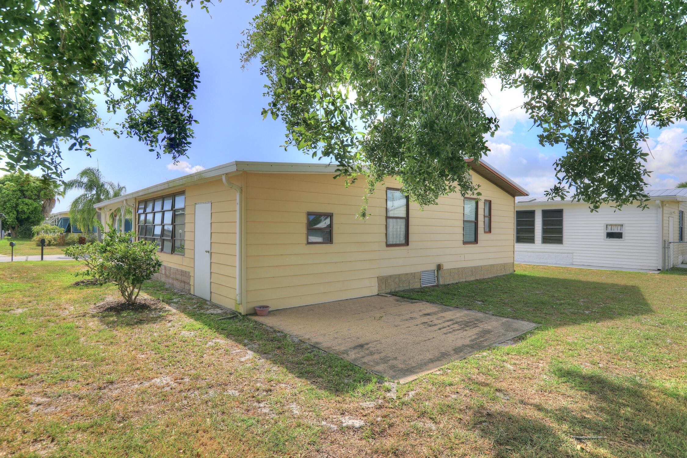 705 Hyacinth Circle Property Photo 4