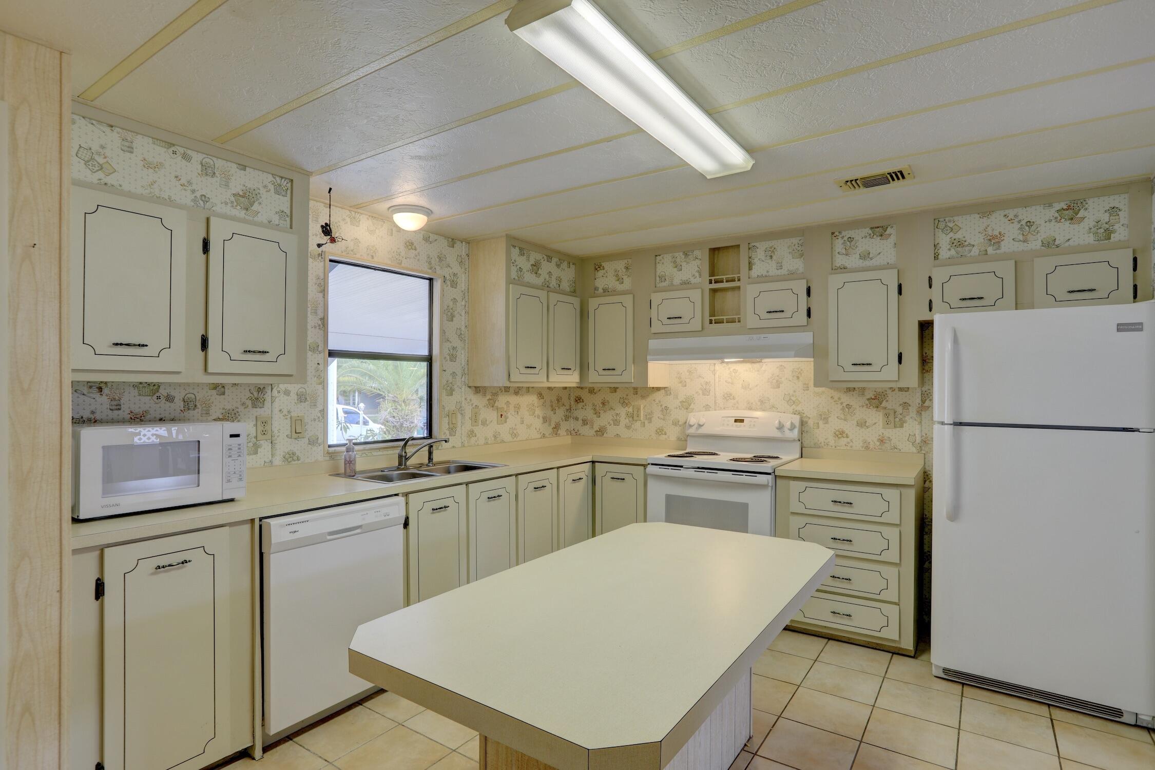 705 Hyacinth Circle Property Photo 10