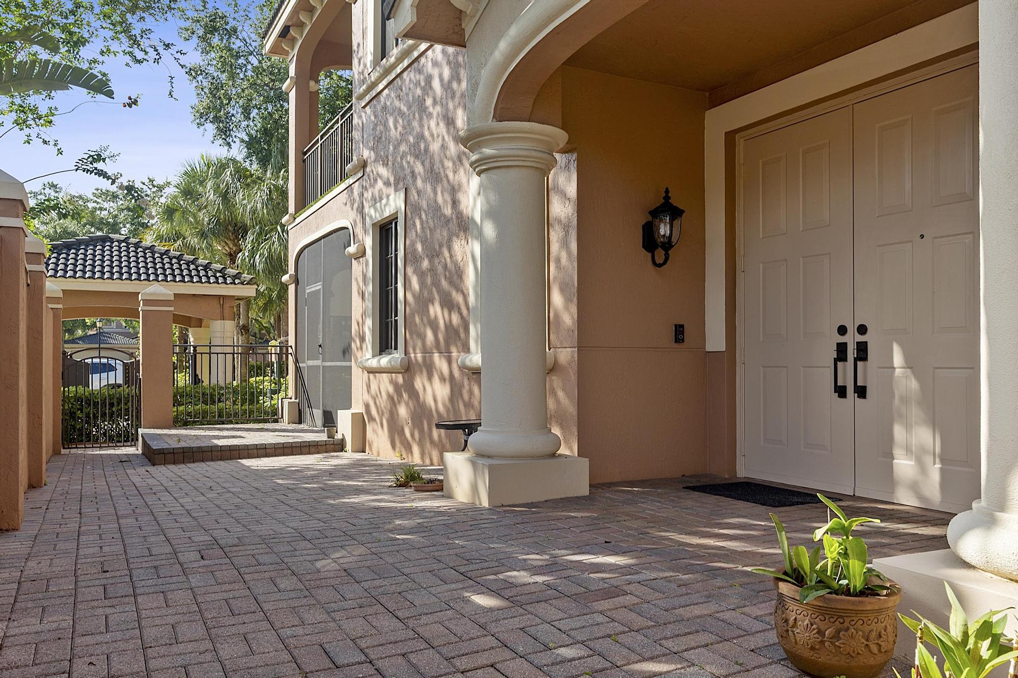 2742 Kinsington Circle Property Photo 4