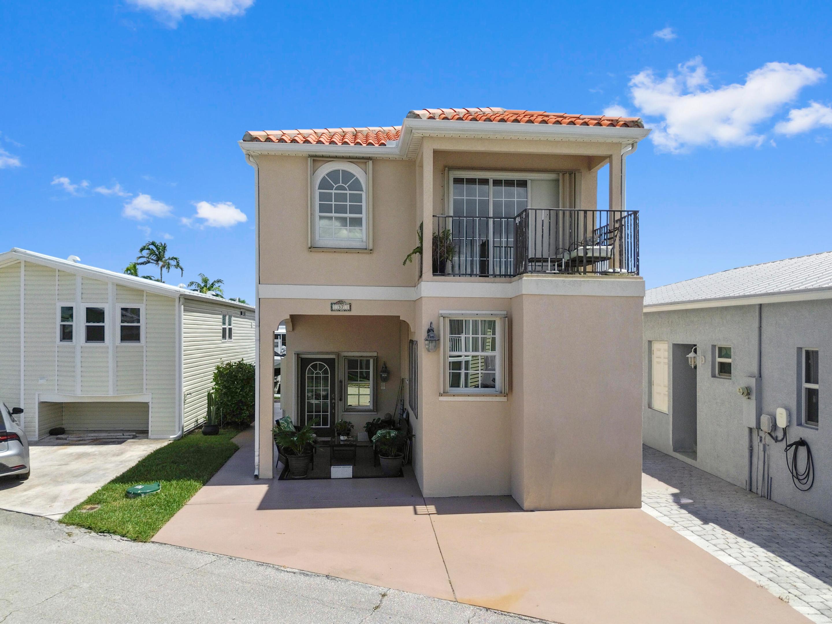 37 Nettles Boulevard Property Photo 1