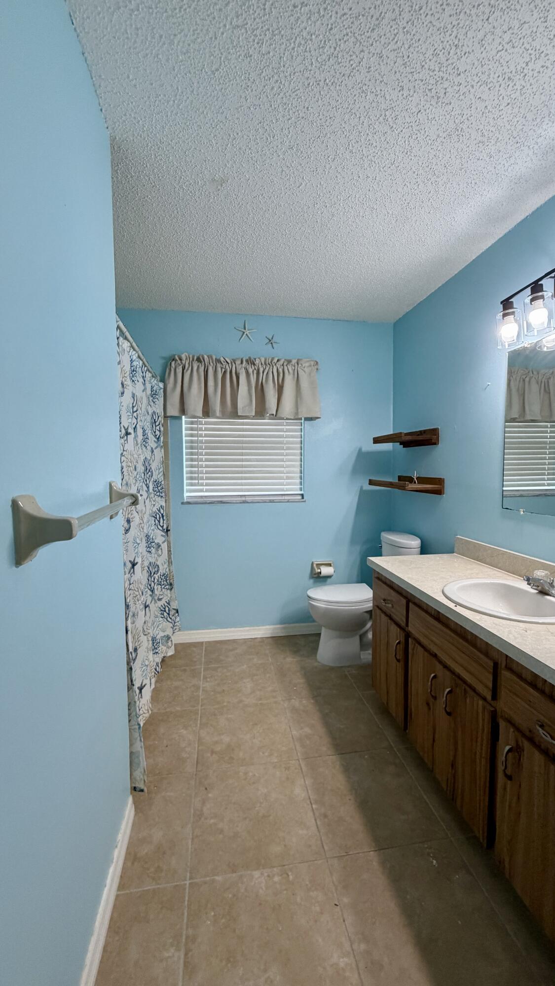 7402 Lakeland Boulevard Property Photo 8