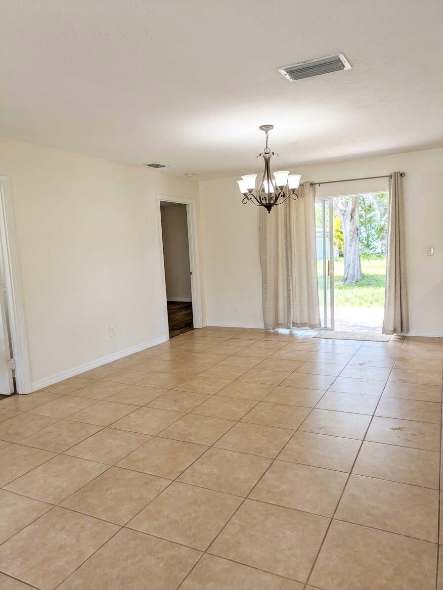 7402 Lakeland Boulevard Property Photo 9