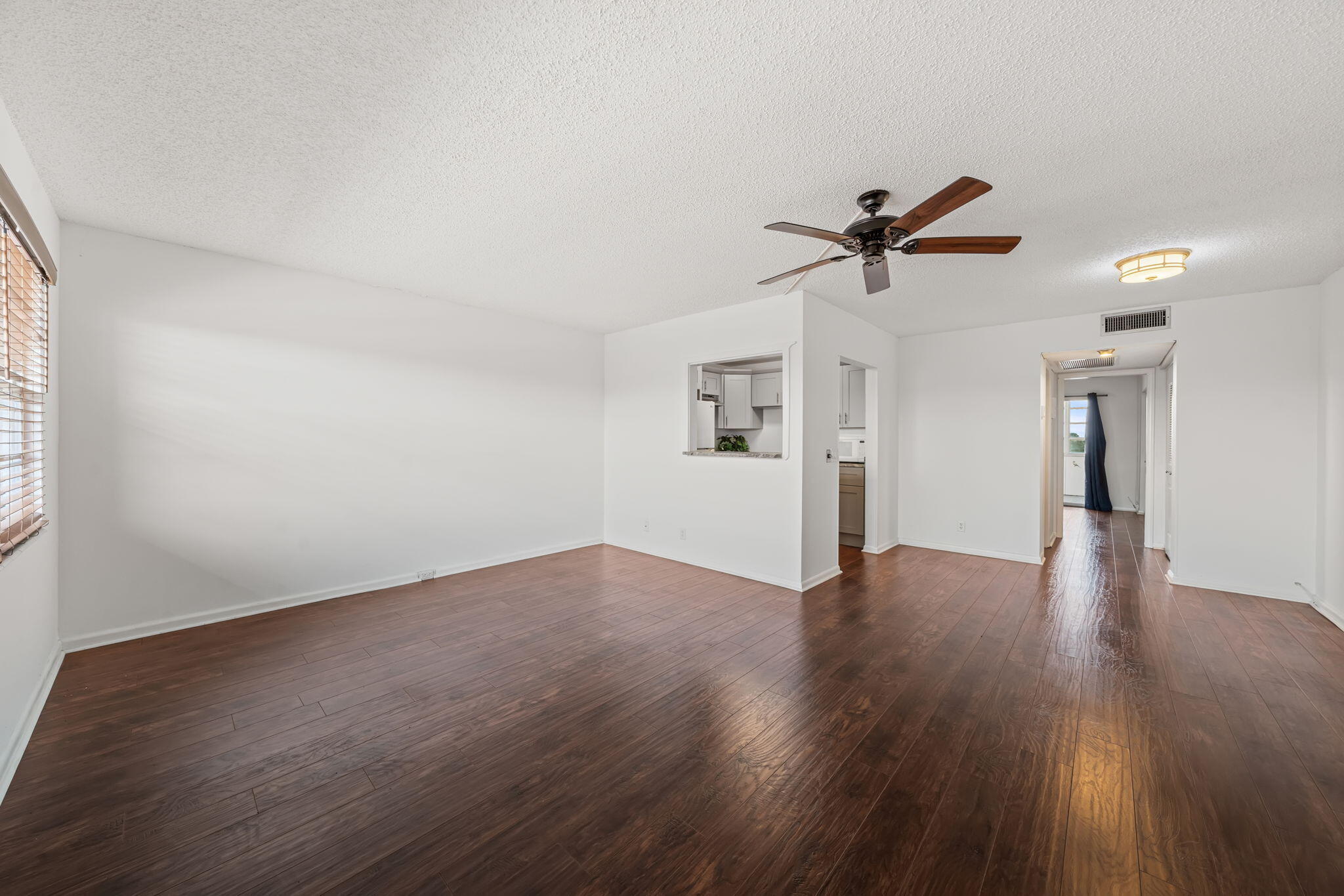 413 Southampton A Property Photo 2