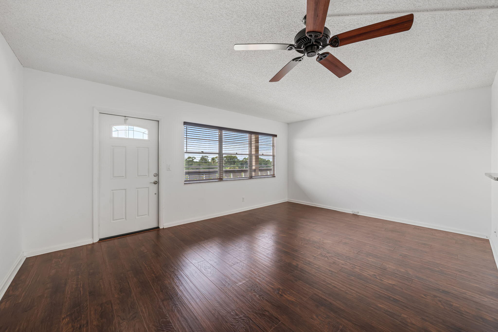 413 Southampton A Property Photo 4