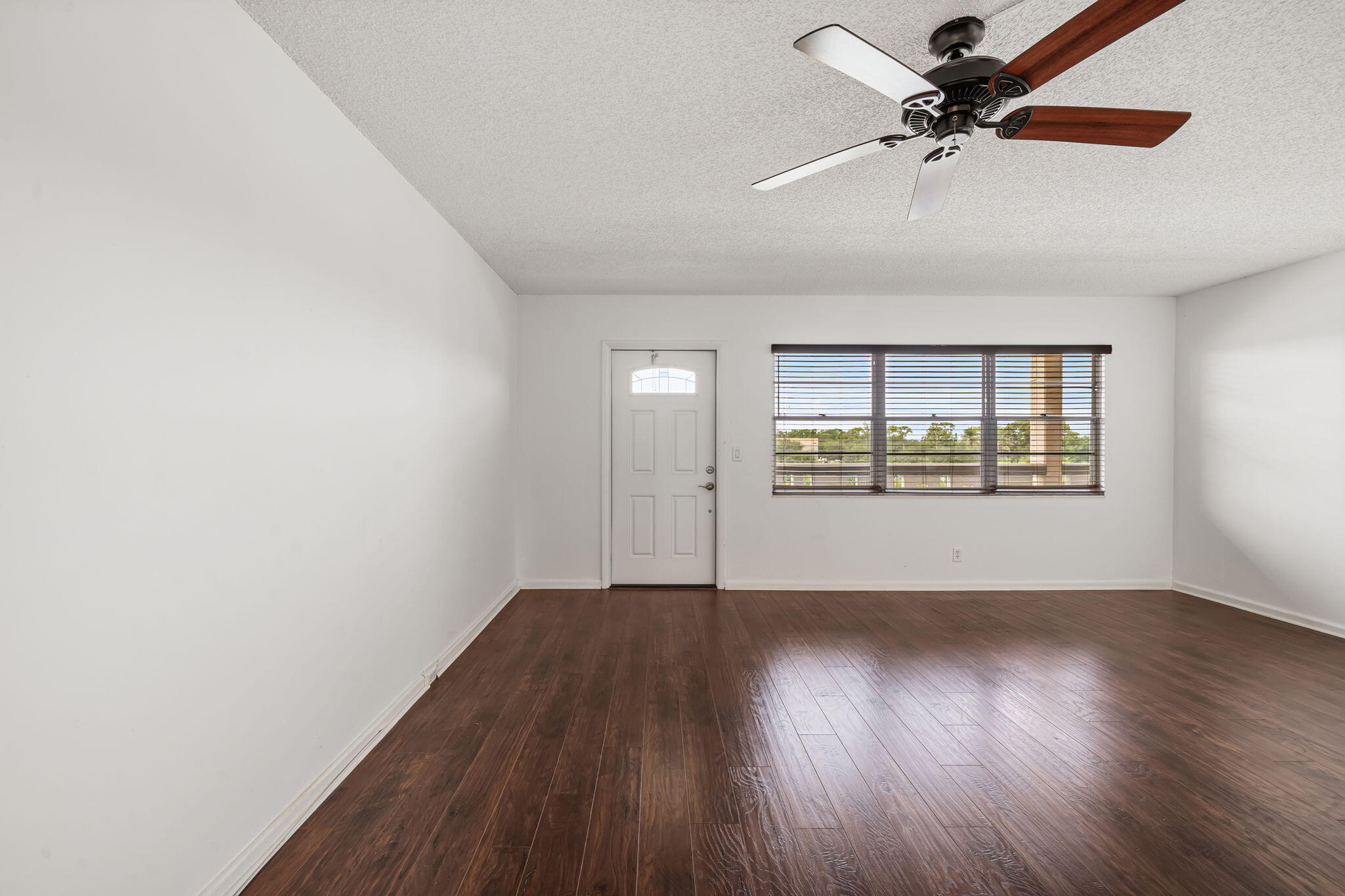 413 Southampton A Property Photo 5