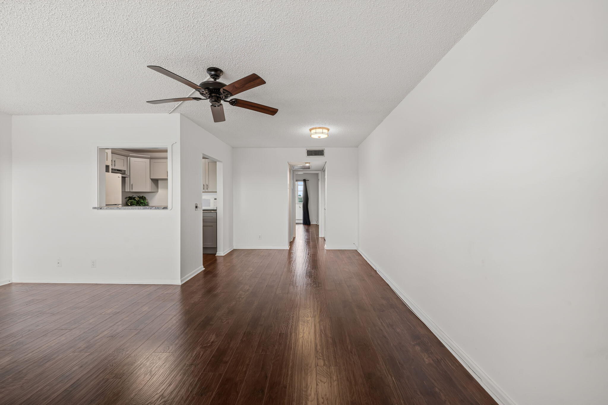 413 Southampton A Property Photo 6