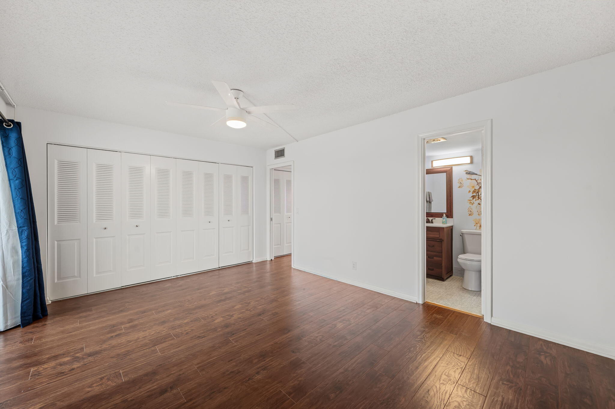 413 Southampton A Property Photo 13