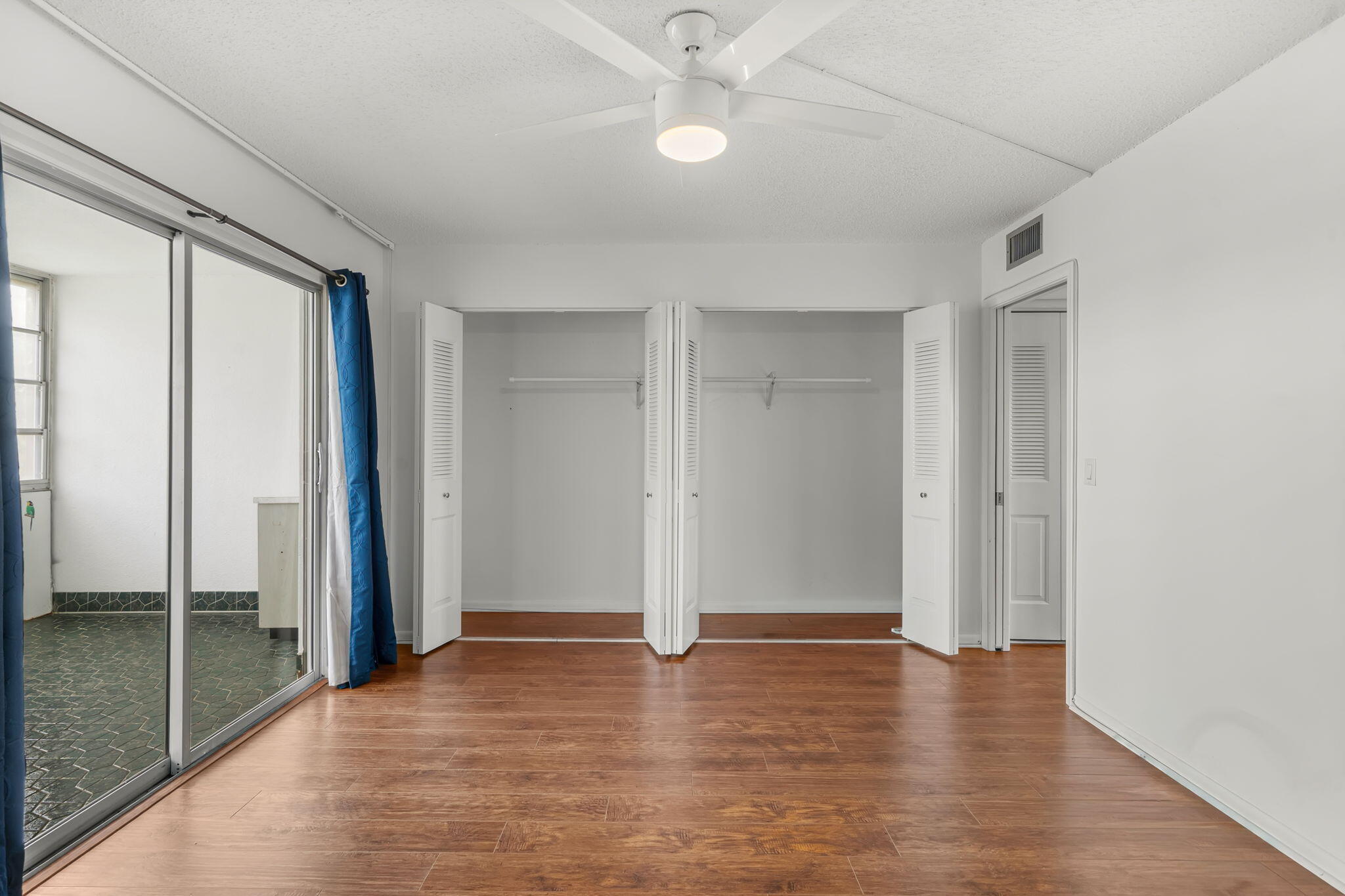 413 Southampton A Property Photo 14