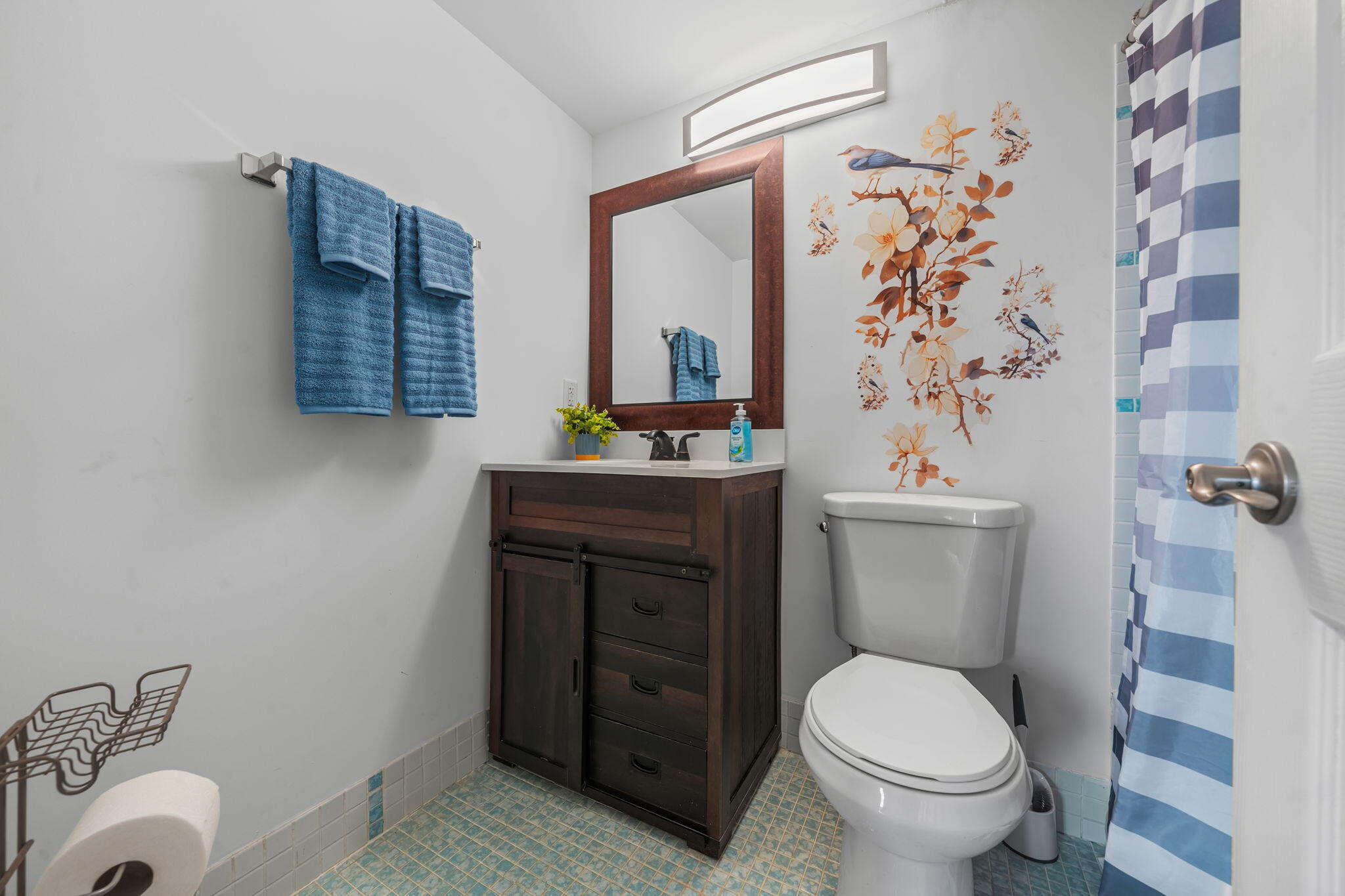 413 Southampton A Property Photo 15