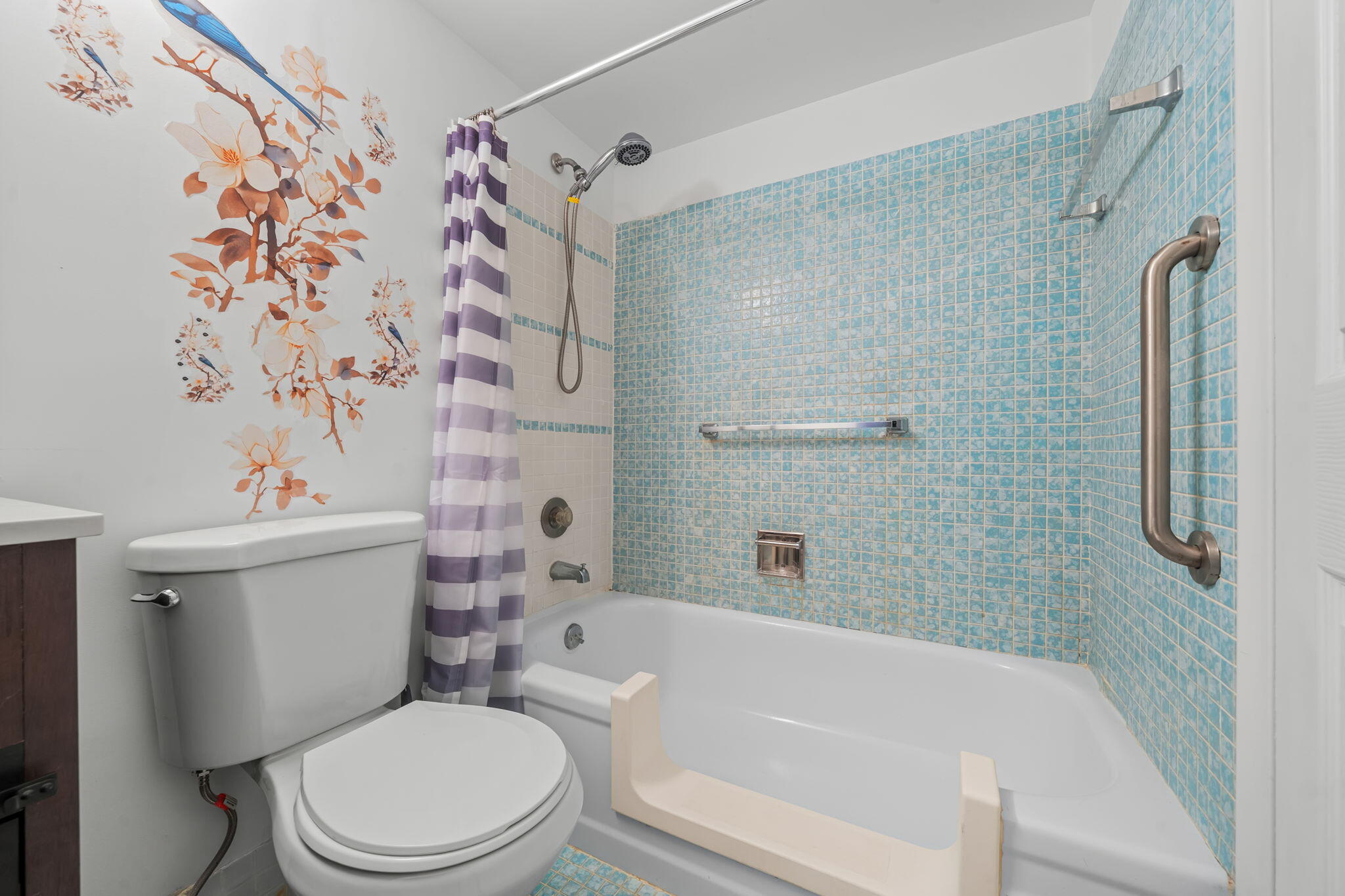 413 Southampton A Property Photo 16
