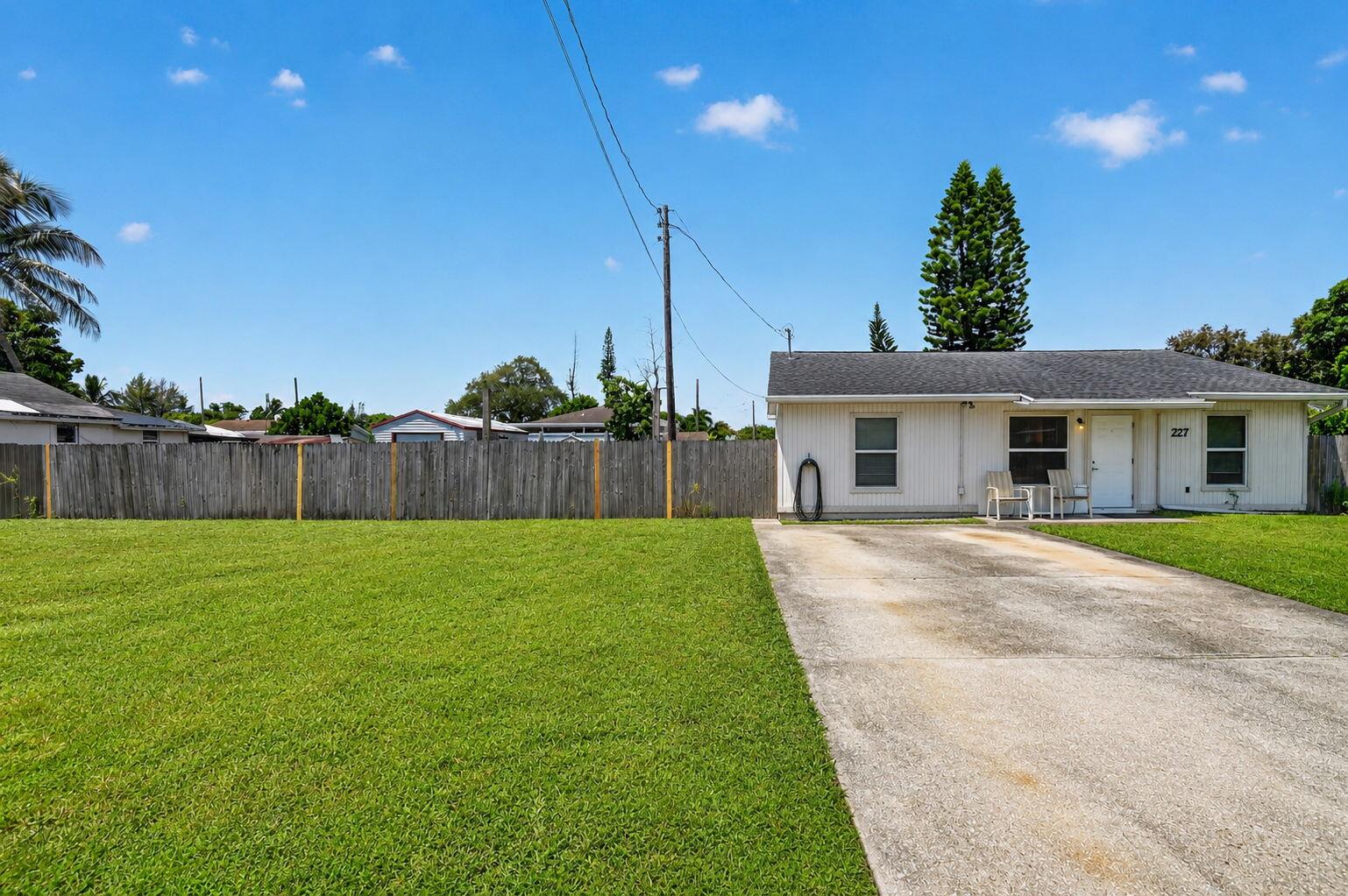 207/227 Ethelyn Drive Property Photo 4