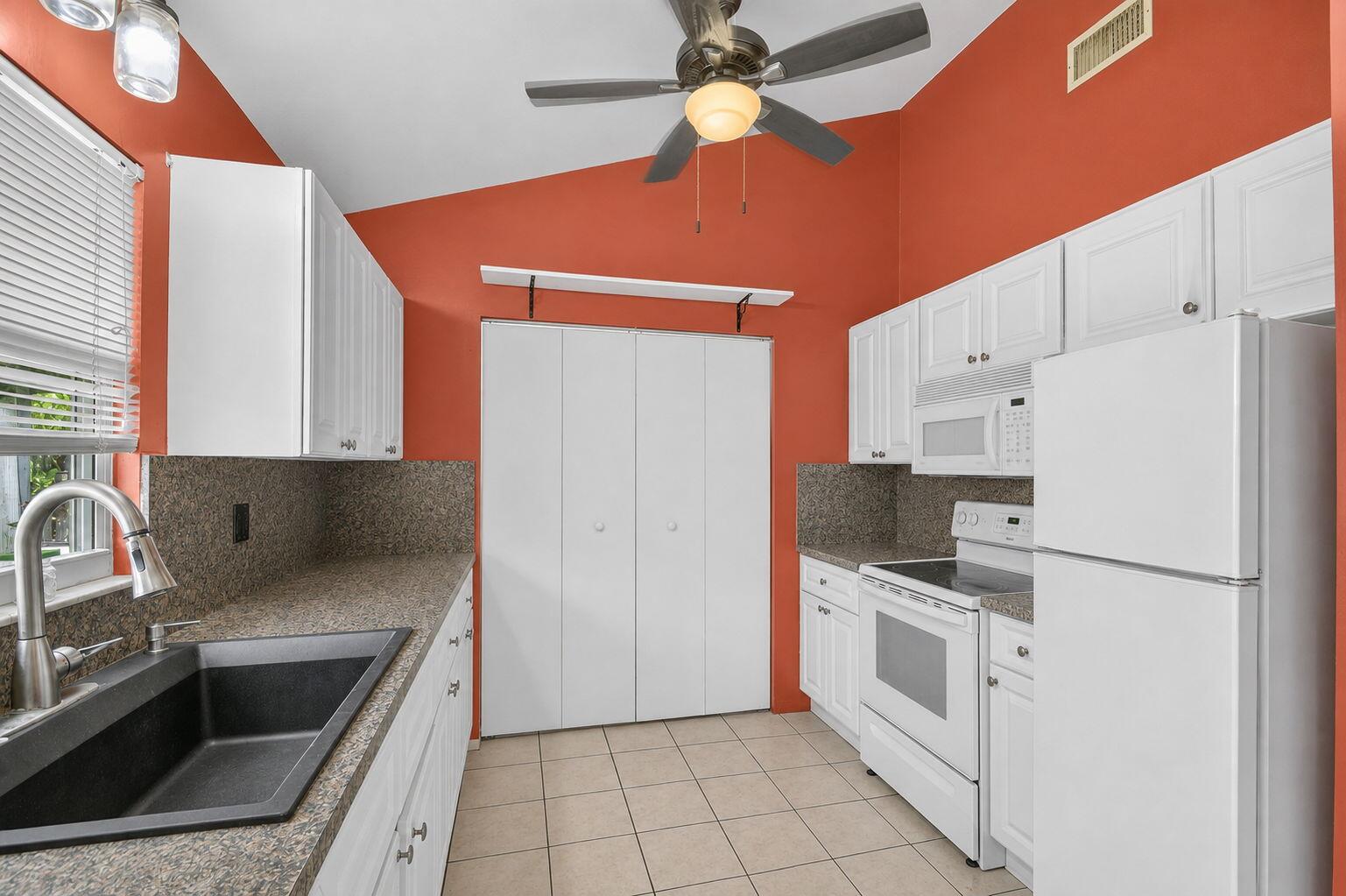 207/227 Ethelyn Drive Property Photo 13