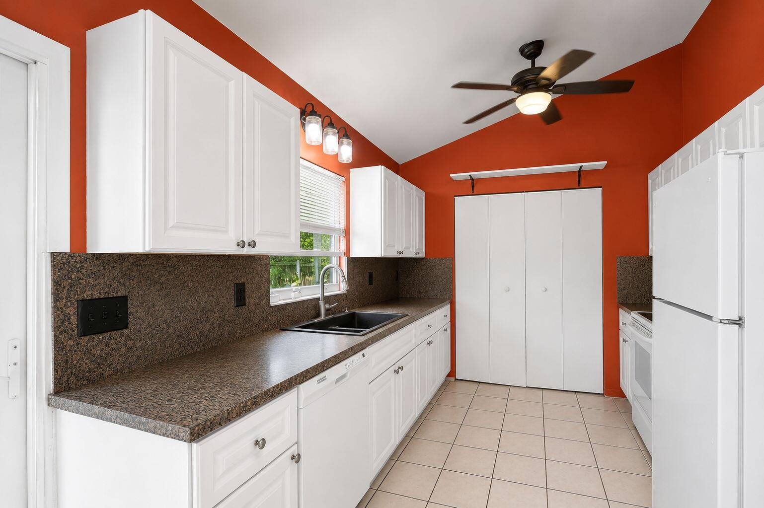 207/227 Ethelyn Drive Property Photo 14