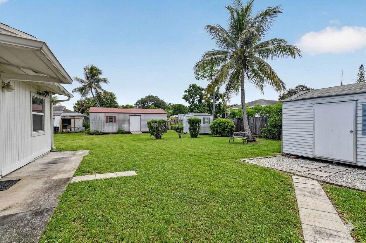 207/227 Ethelyn Drive Property Photo 34