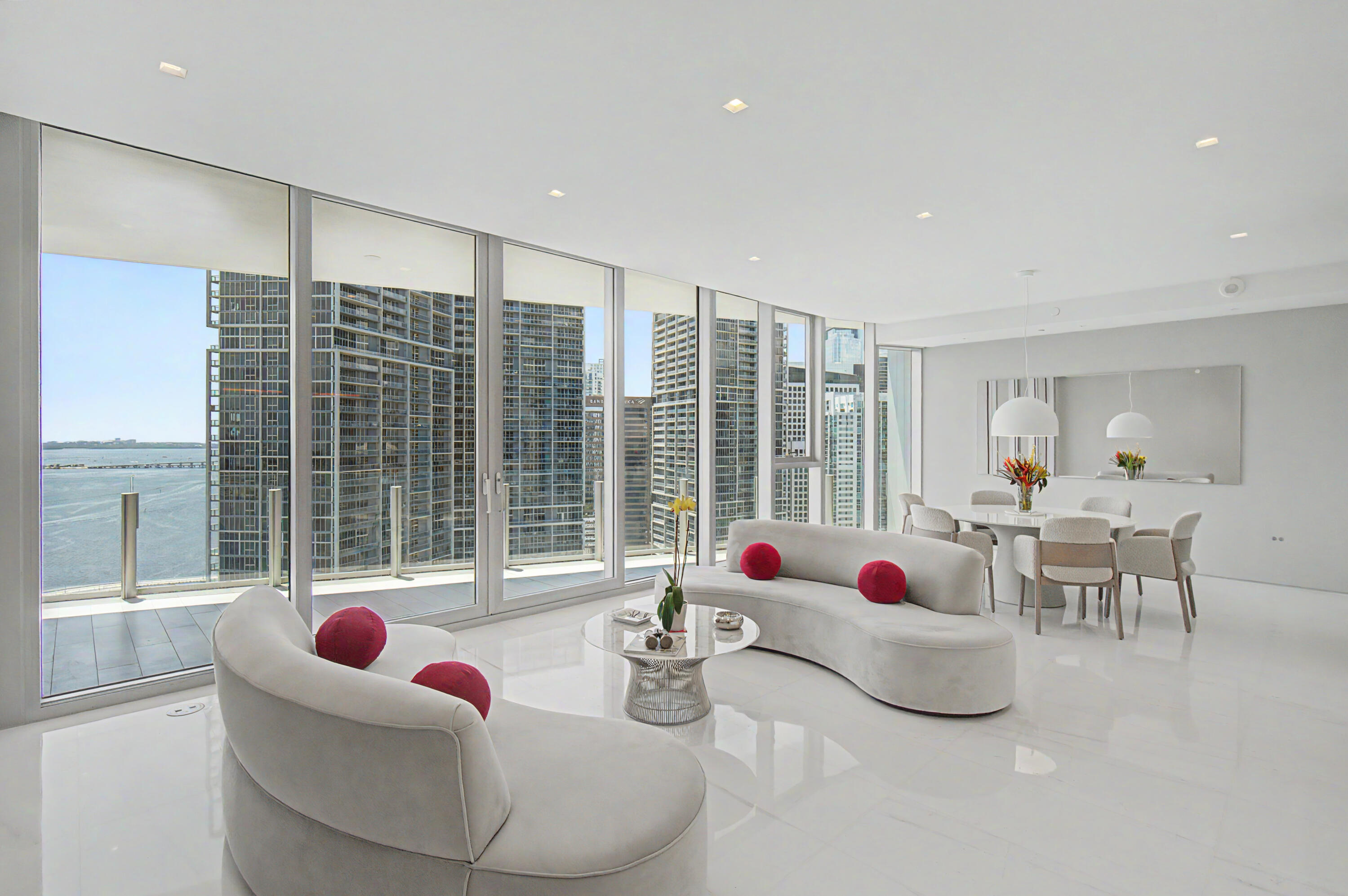 300 BISCAYNE BOULEVARD Way 3306 Property Photo 1