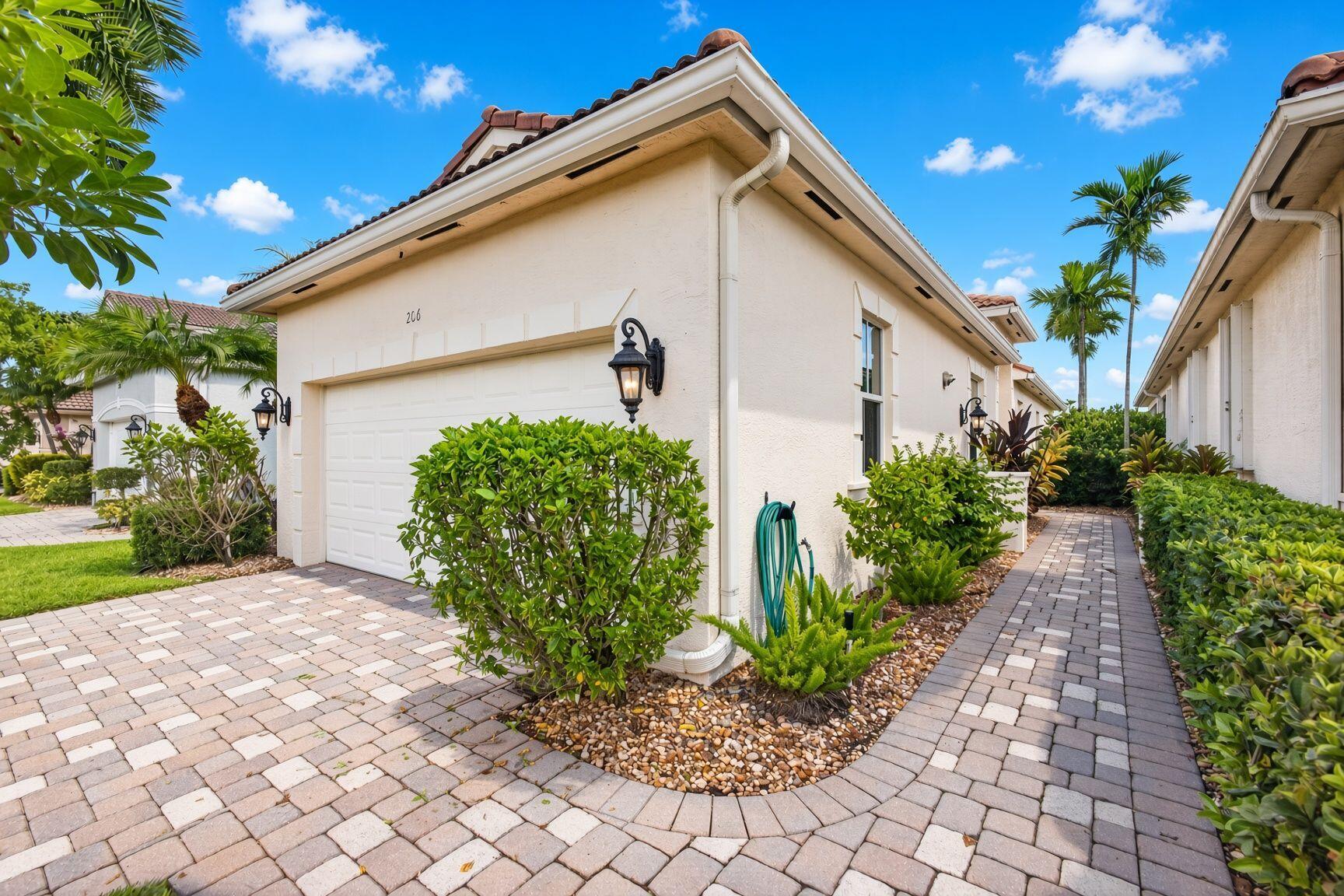 206 Isle Verde Way Property Photo 4