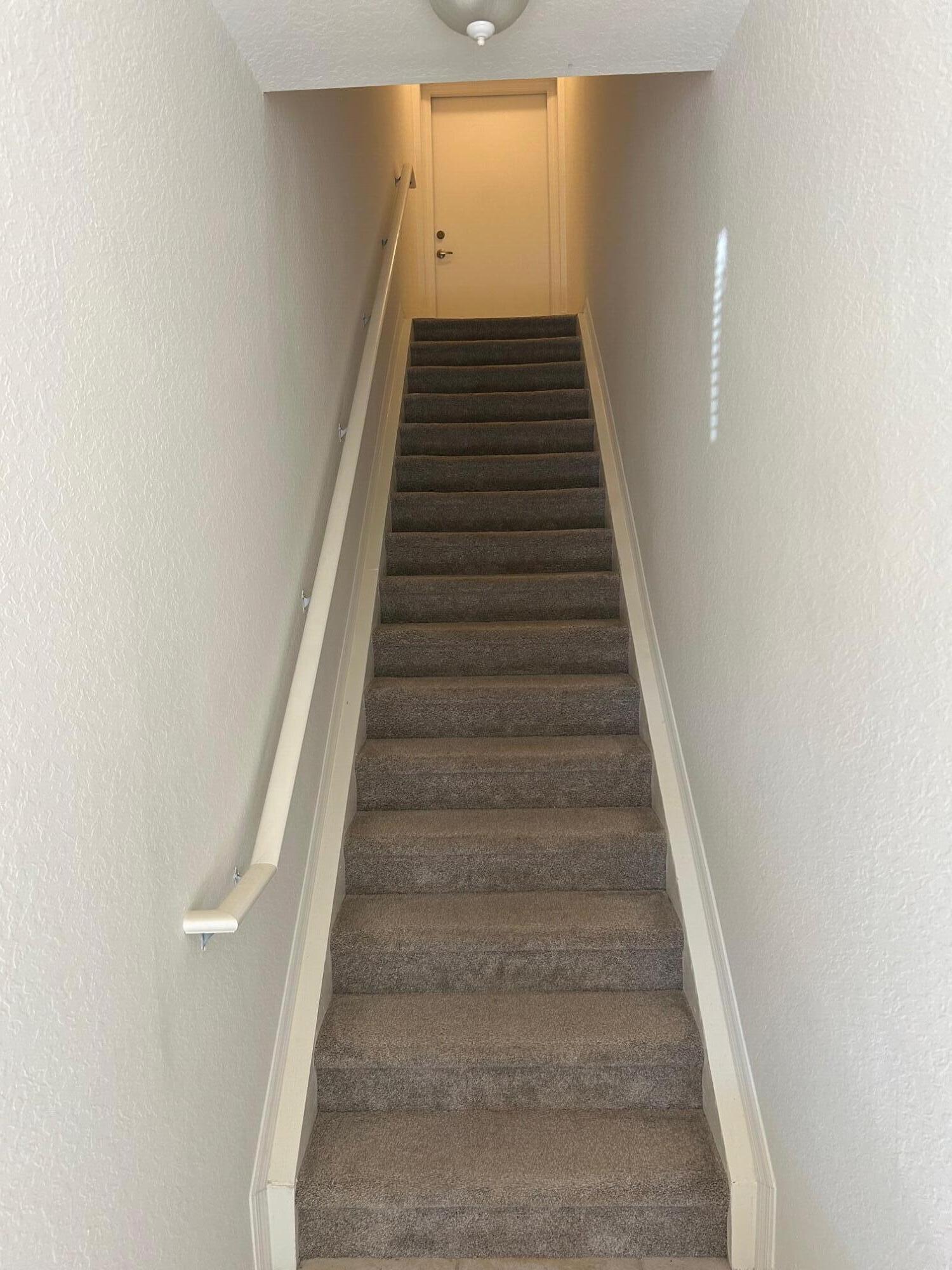 272 SE KITCHING Circle Property Photo 1