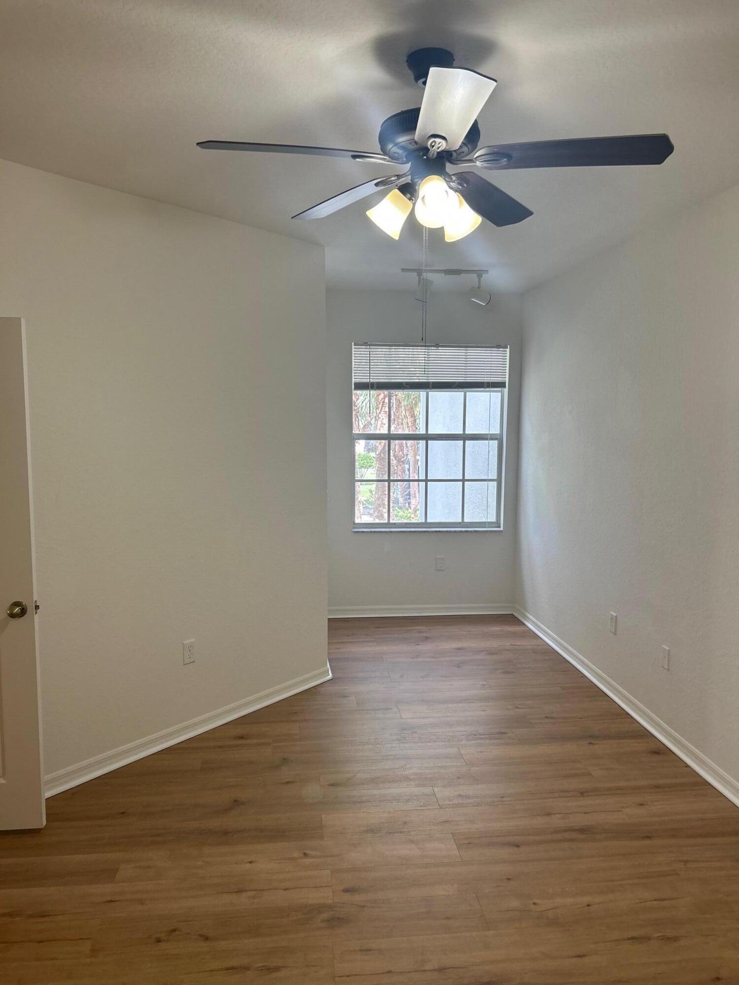 272 Se Kitching Circle Property Photo 4