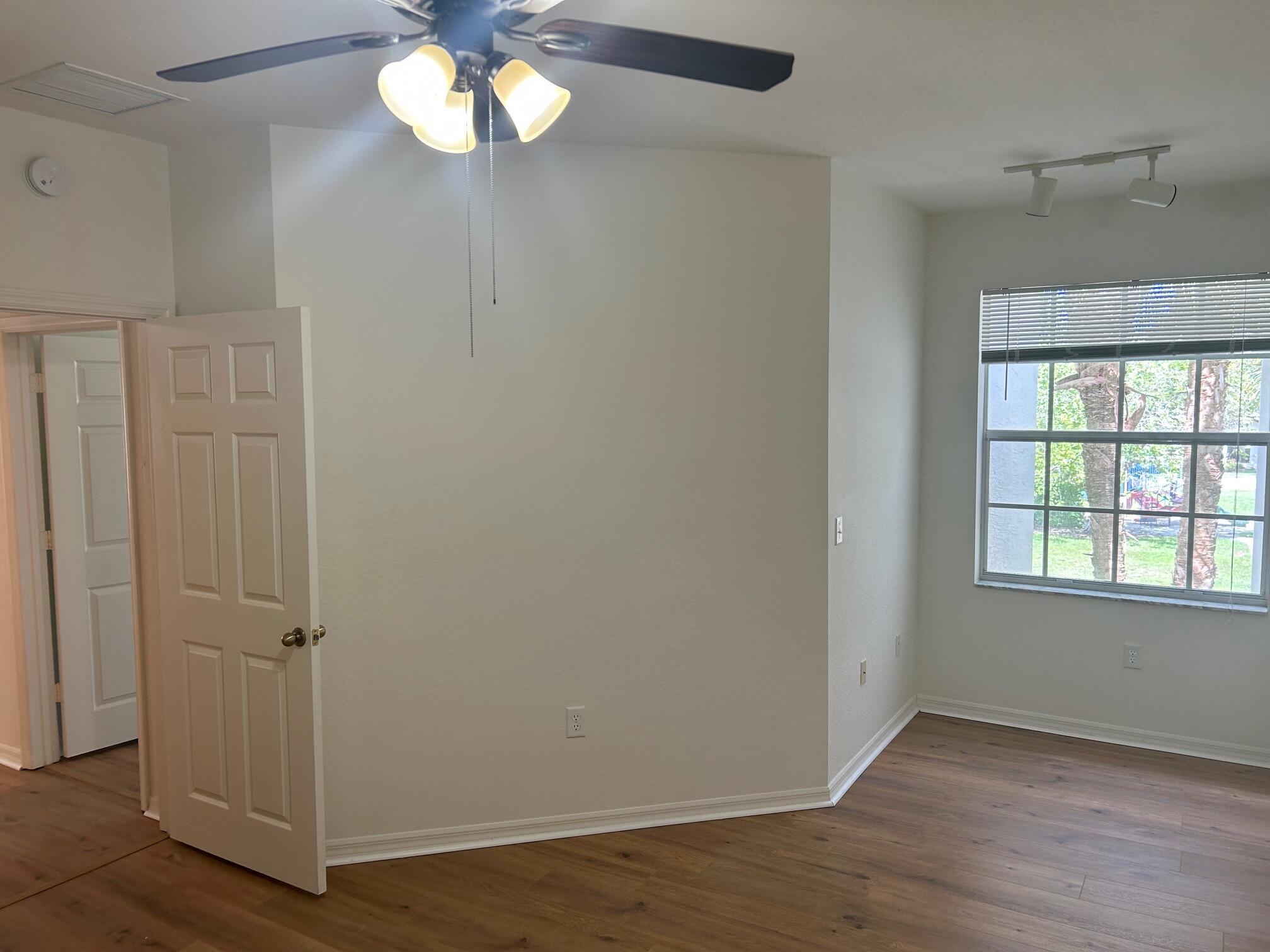 272 Se Kitching Circle Property Photo 6