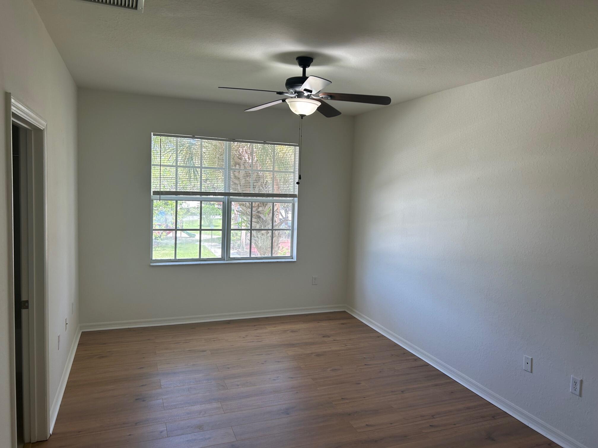 272 Se Kitching Circle Property Photo 7