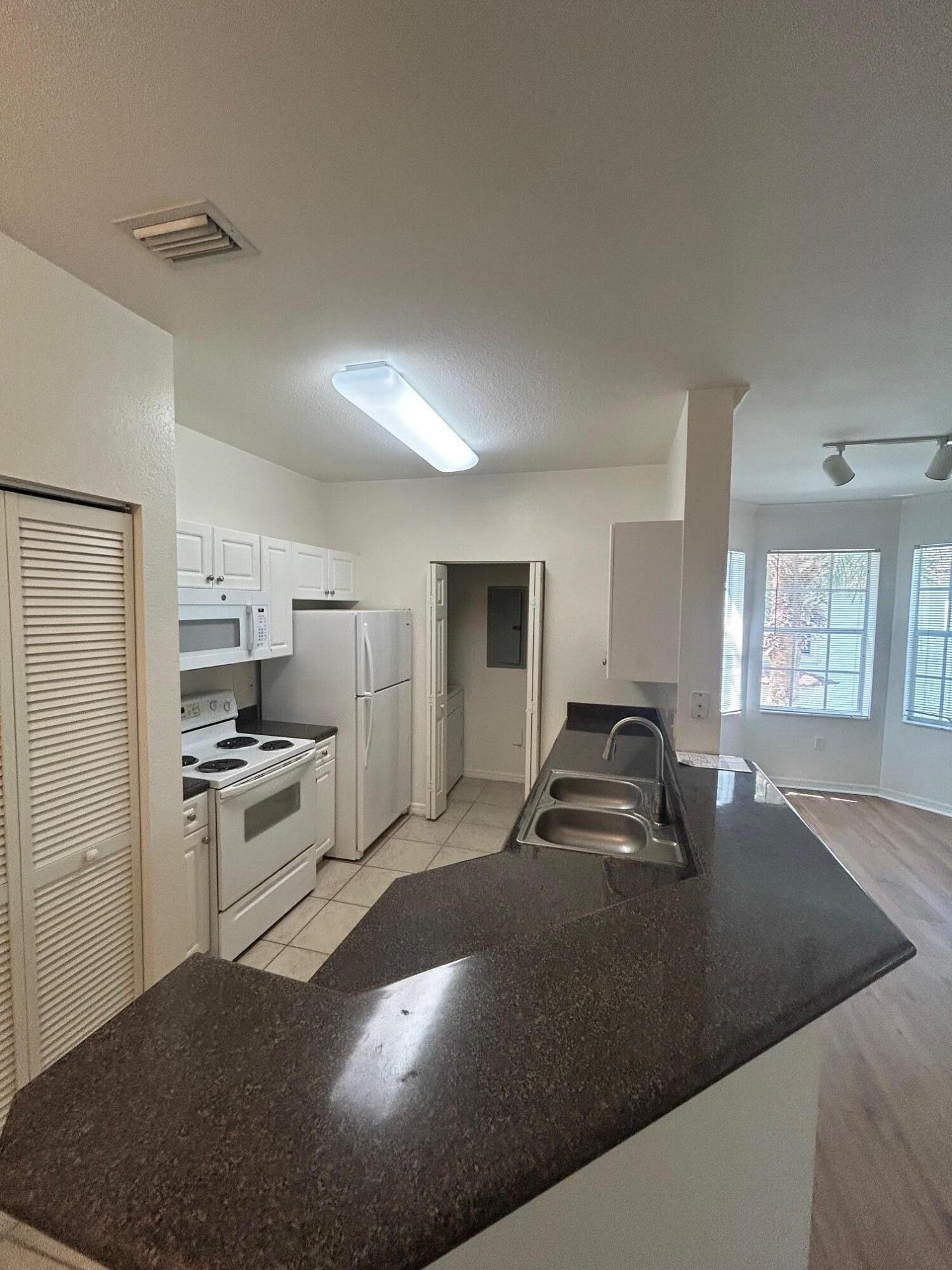 272 Se Kitching Circle Property Photo 14