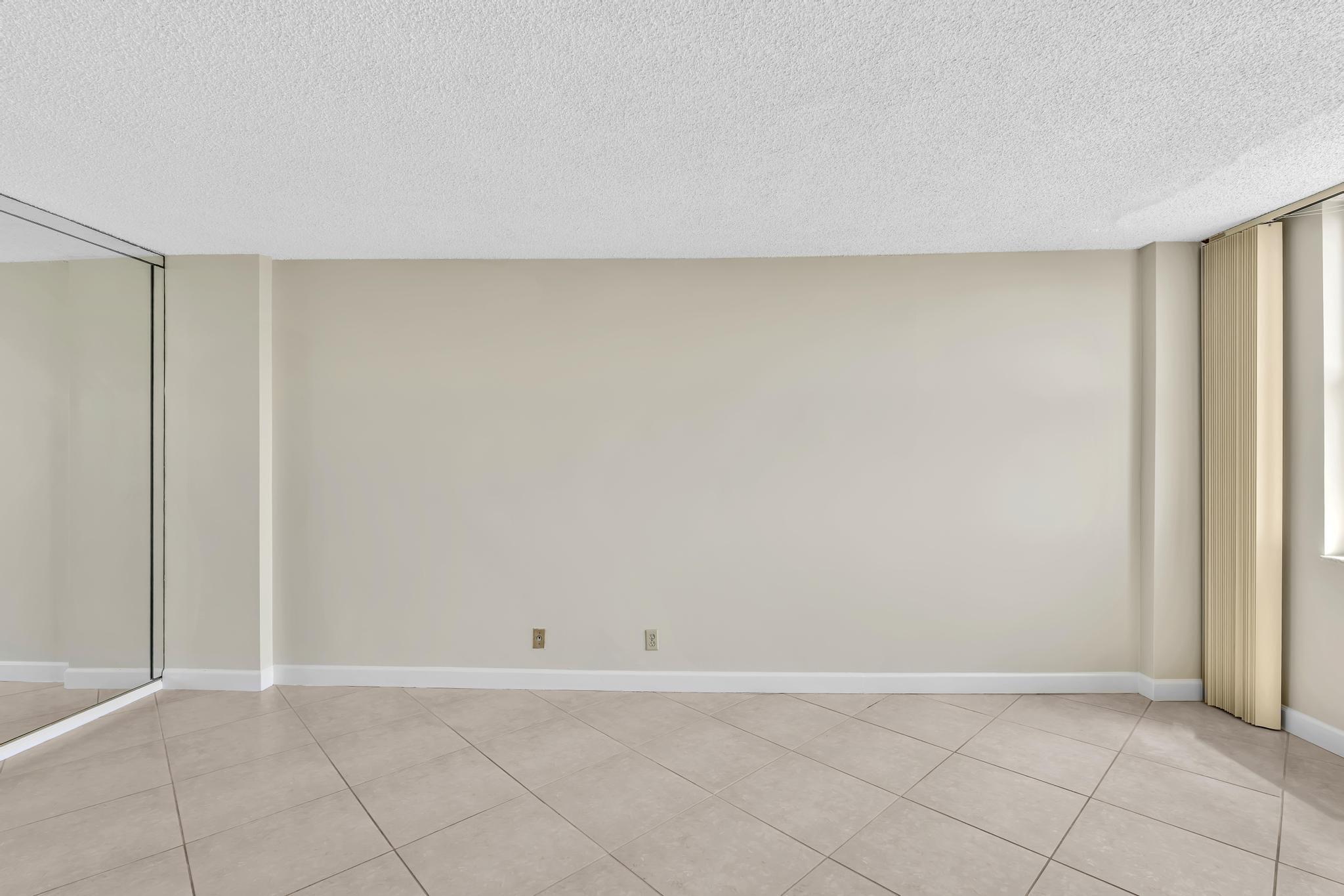 1150 Hillsboro Mile 914 Property Photo 25