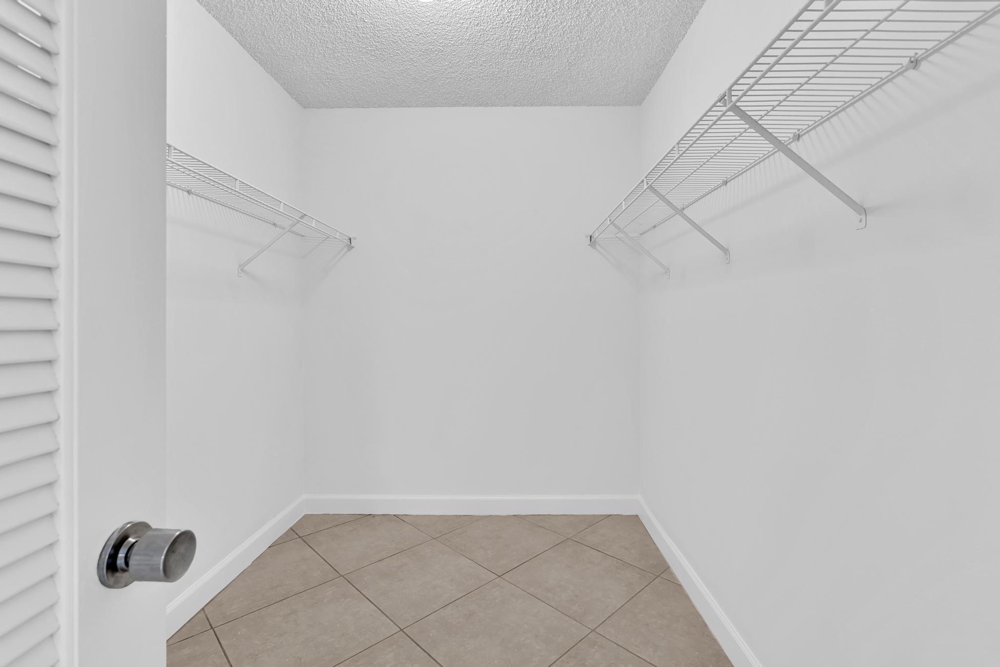 1150 Hillsboro Mile 914 Property Photo 30