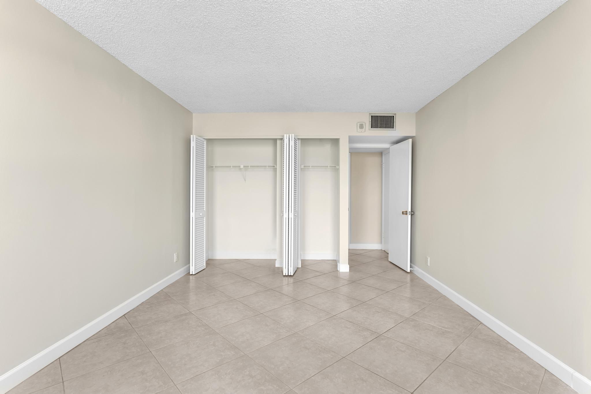 1150 Hillsboro Mile 914 Property Photo 35