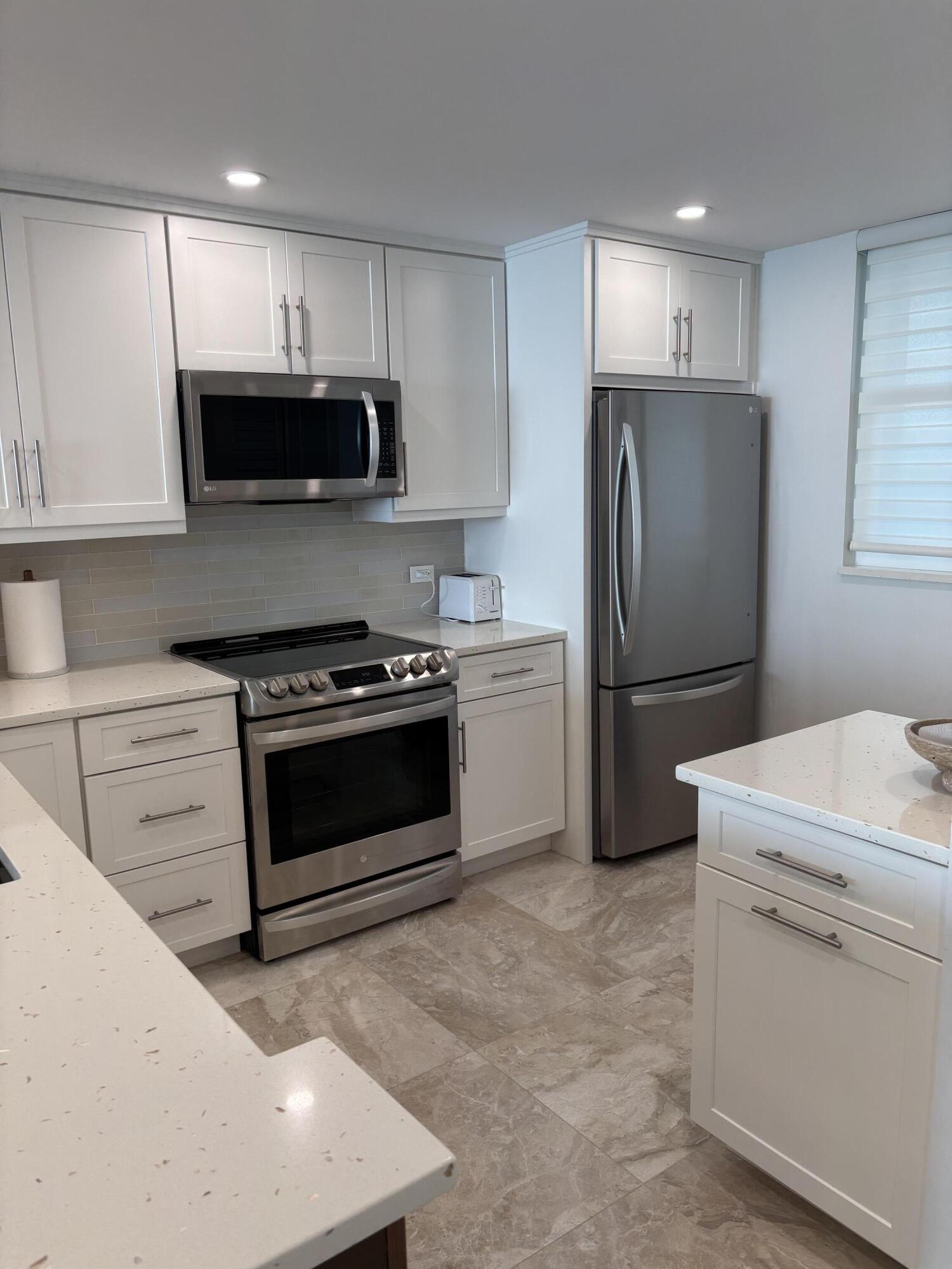 9940 S Ocean Drive 506 Property Photo 8