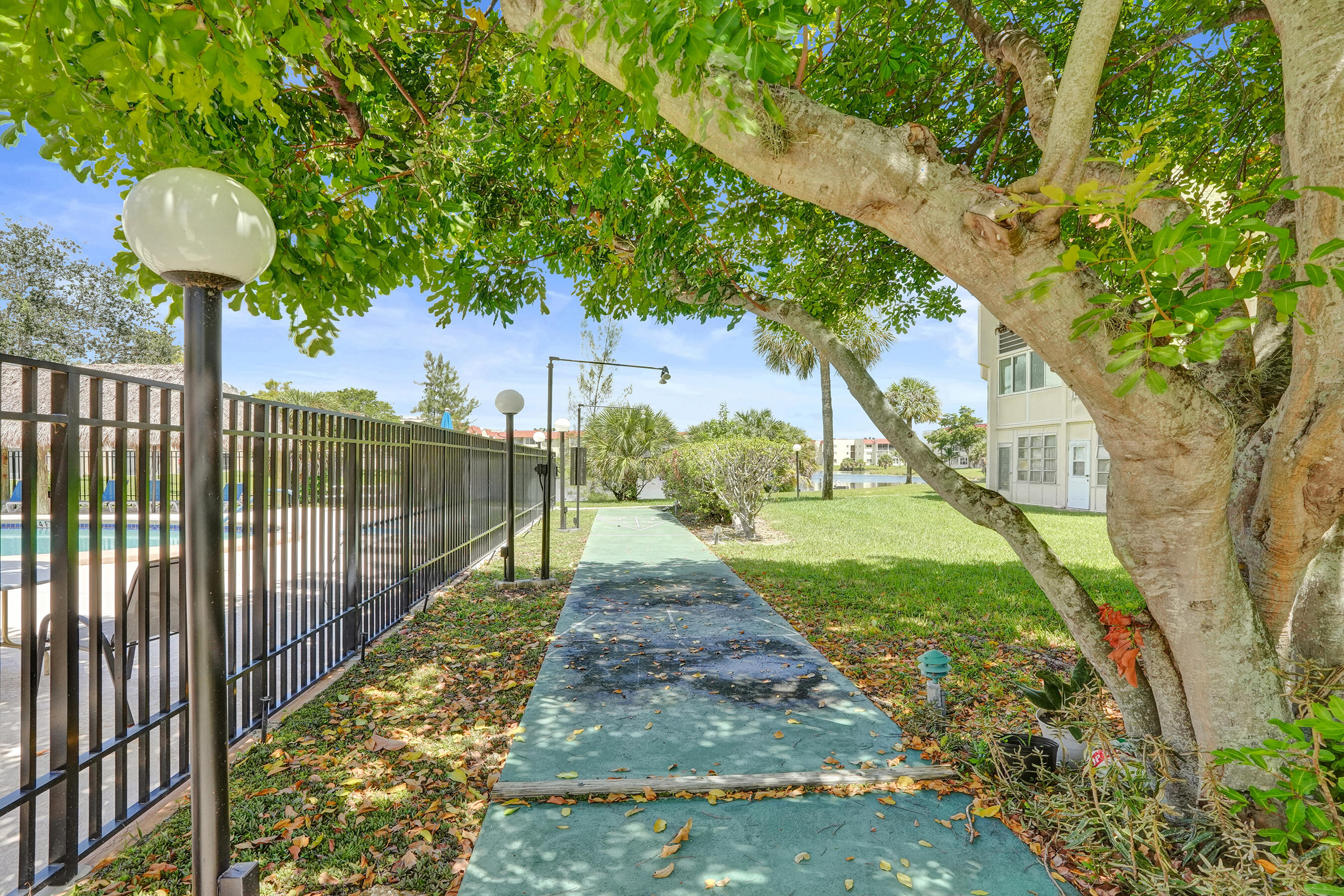 2651 Sunrise Lakes Drive E 104 Property Photo 19