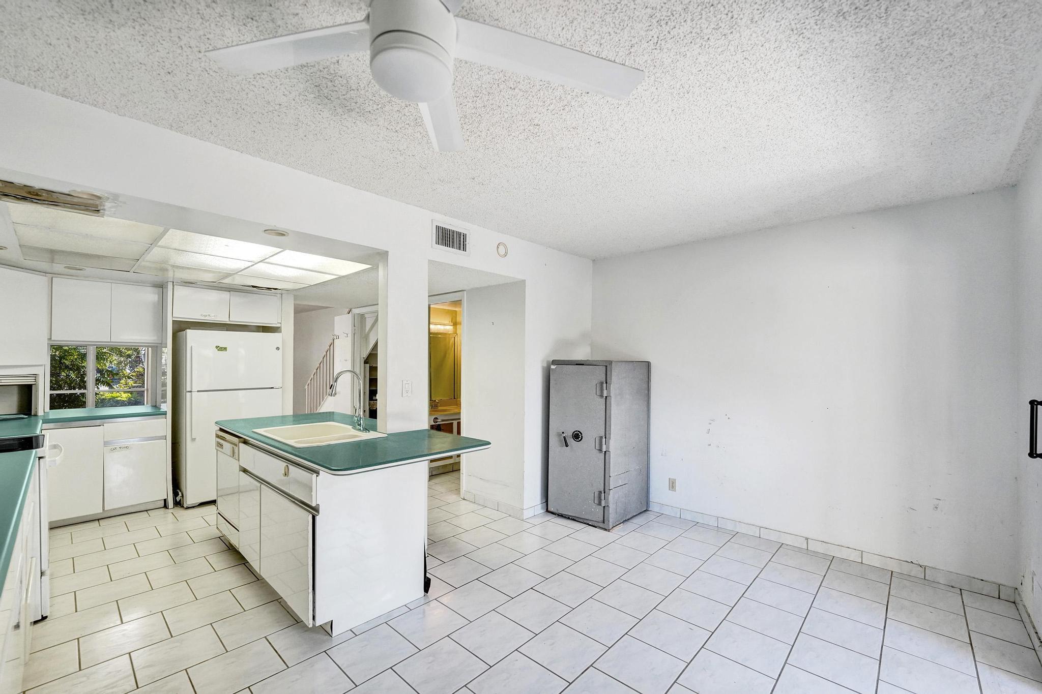 5555 N Ocean Boulevard 17 Property Photo 26
