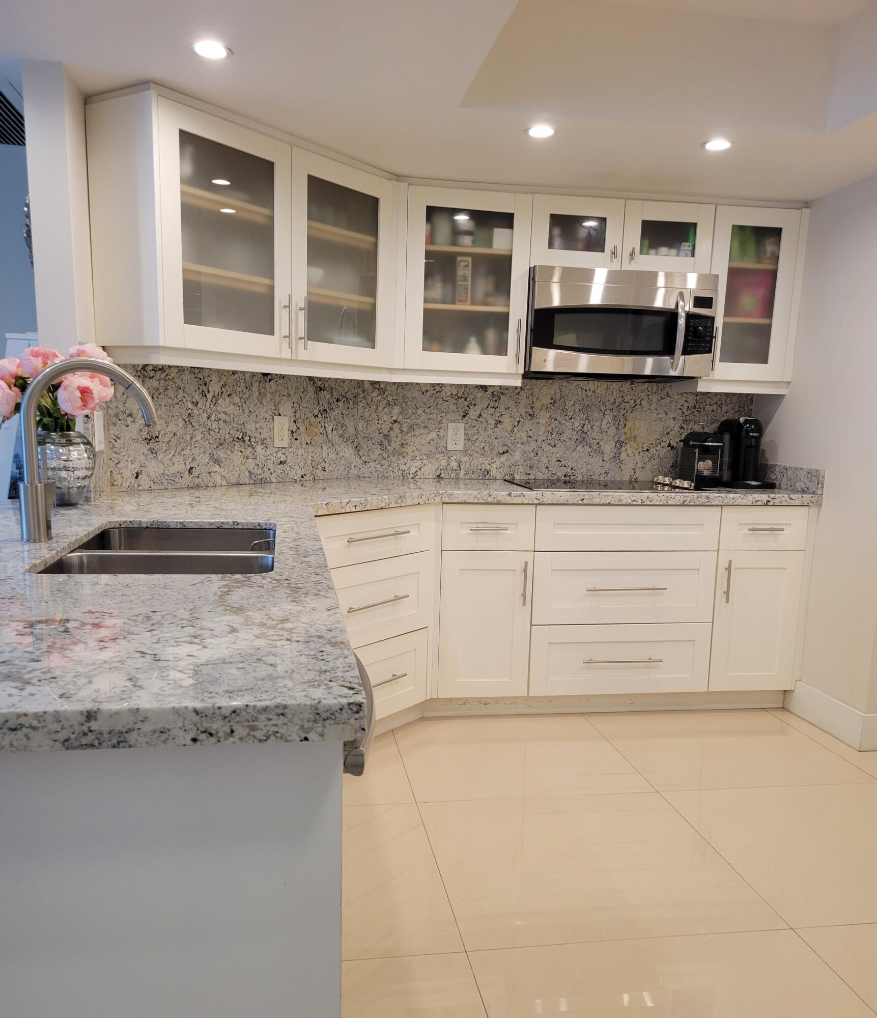 3000 E Sunrise Boulevard 2b Property Photo 6
