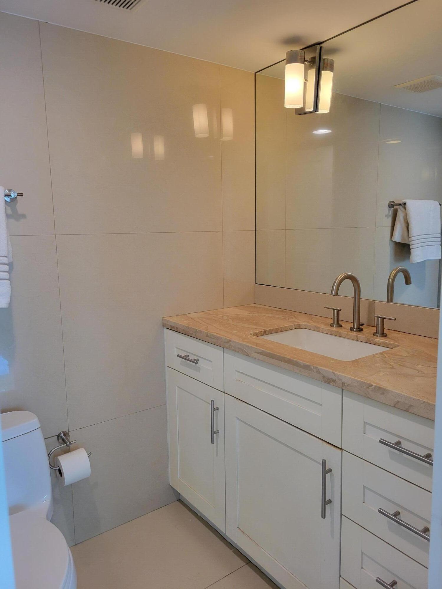 3000 E Sunrise Boulevard 2b Property Photo 20