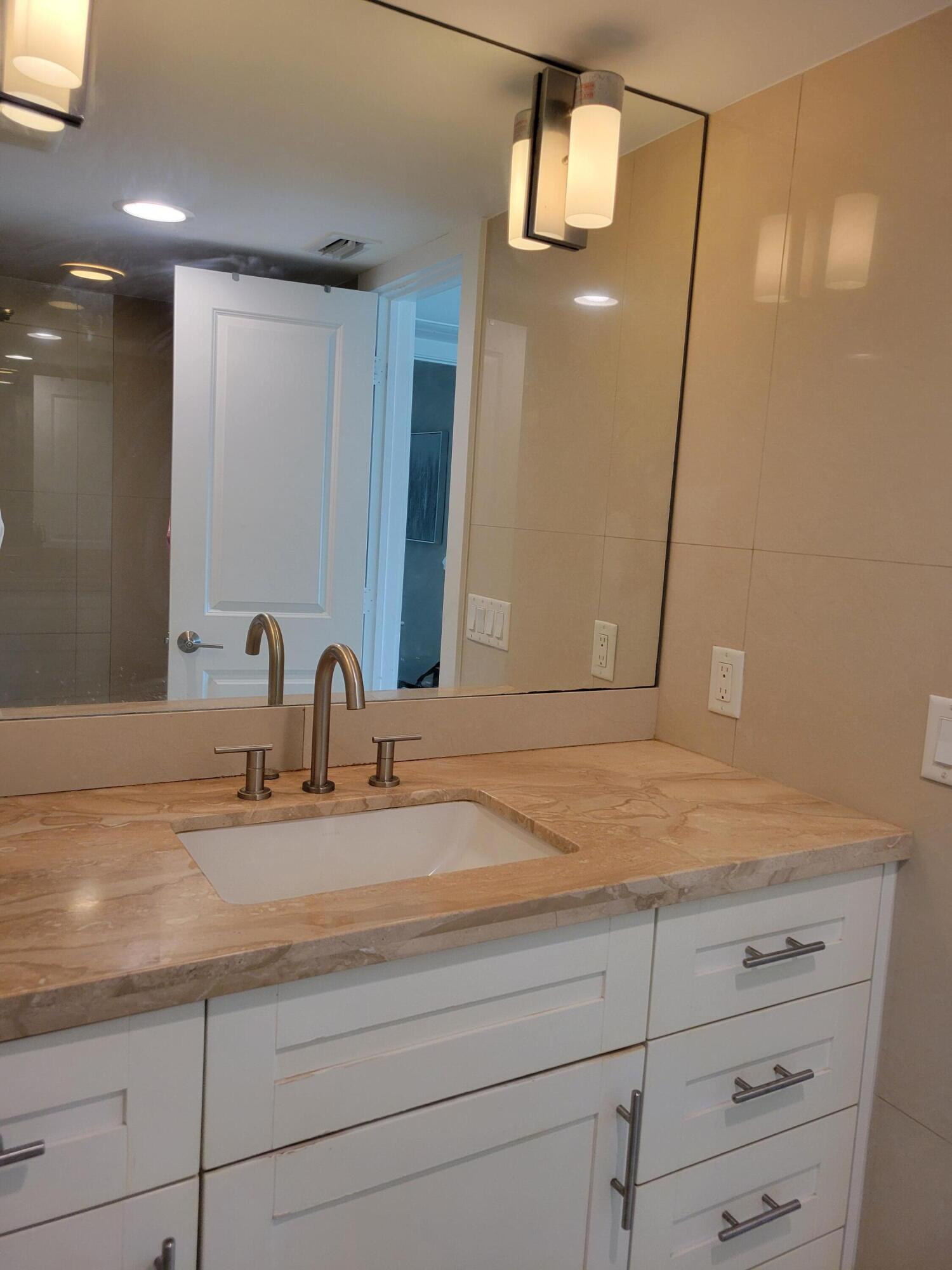 3000 E Sunrise Boulevard 2b Property Photo 21