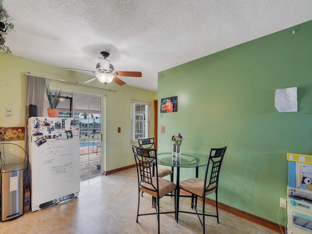 689 Caballero Avenue Se Property Photo 6