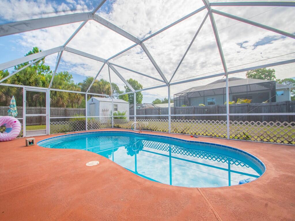 689 Caballero Avenue Se Property Photo 16