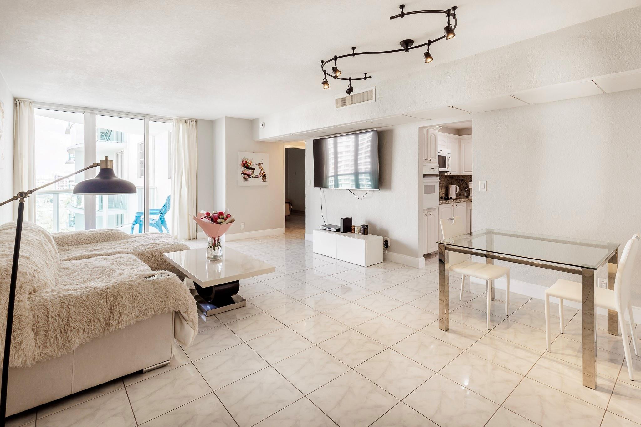 3801 S Ocean Drive 10s Property Photo 4