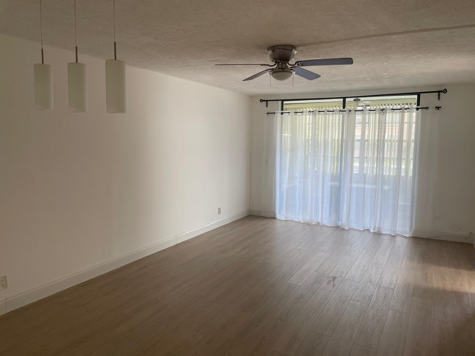 2851 Somerset Drive 111 Property Photo 6