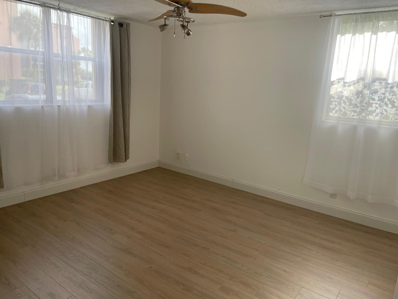 2851 Somerset Drive 111 Property Photo 7