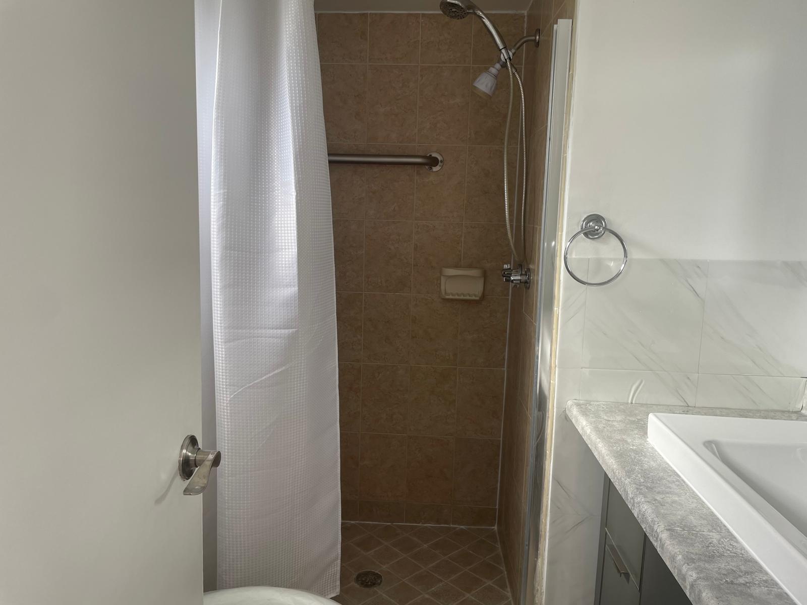 2851 Somerset Drive 111 Property Photo 9