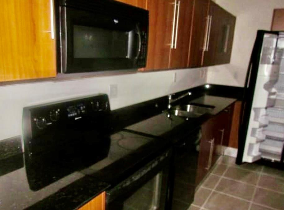 3001 S Ocean Drive Property Photo 4