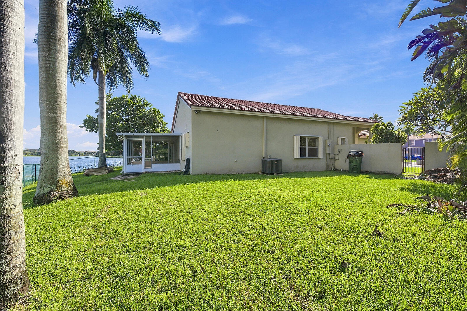 10627 Nw 7th Street Property Photo 7