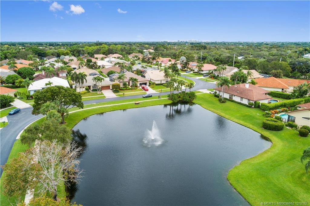9140 Cypress Hollow Drive Property Photo 4
