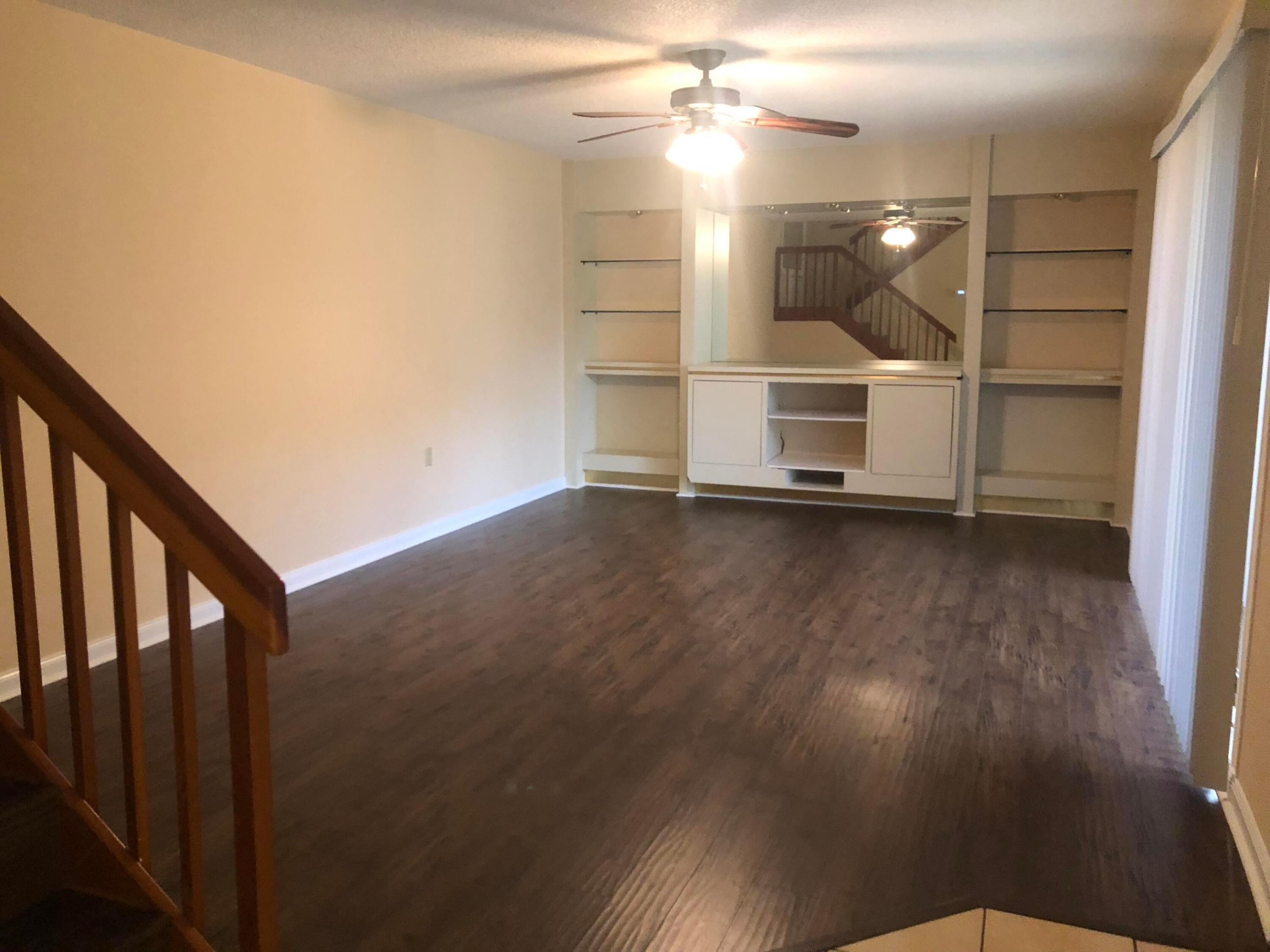 8008 80th Way Property Photo 2