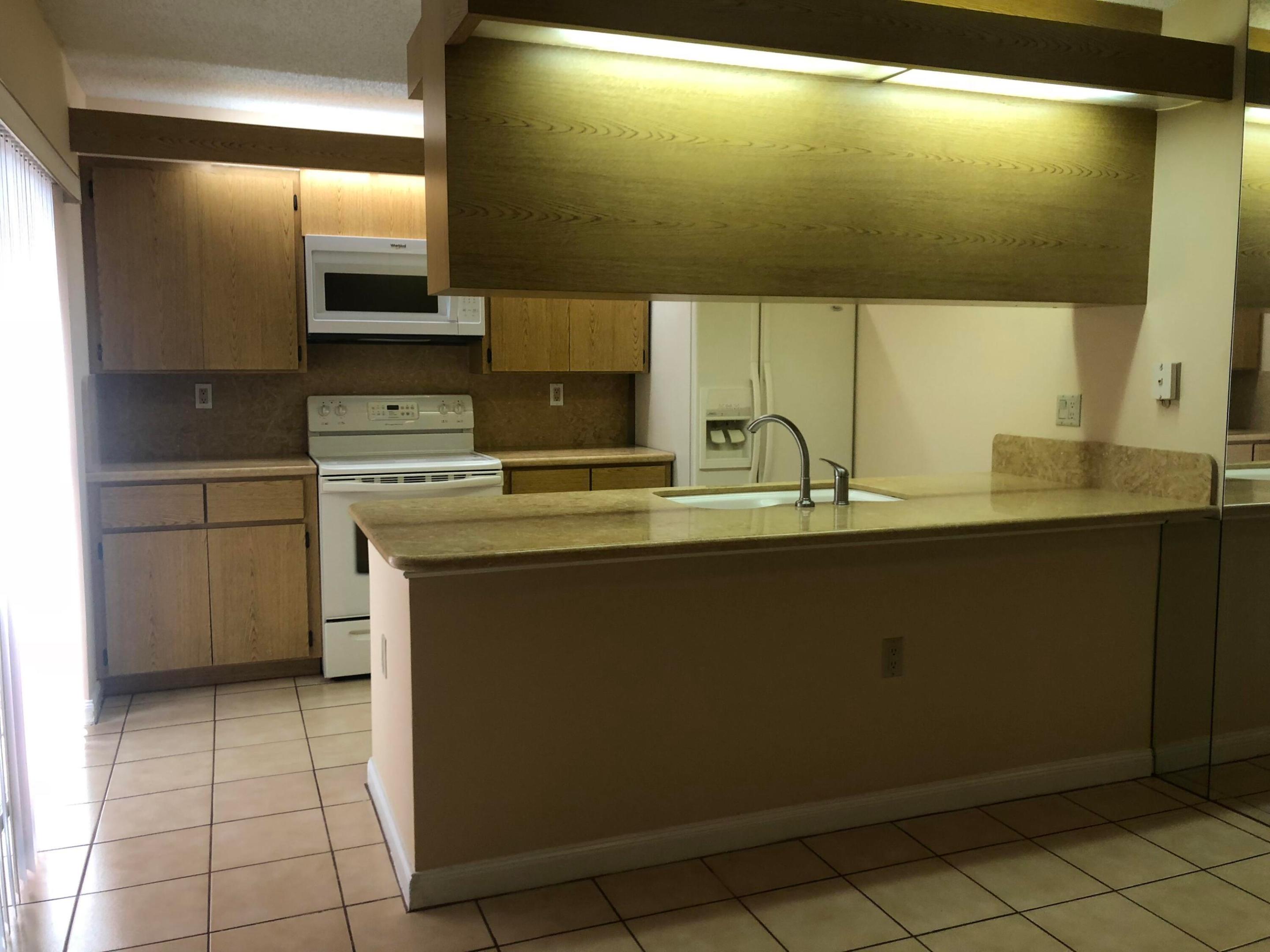8008 80th Way Property Photo 3
