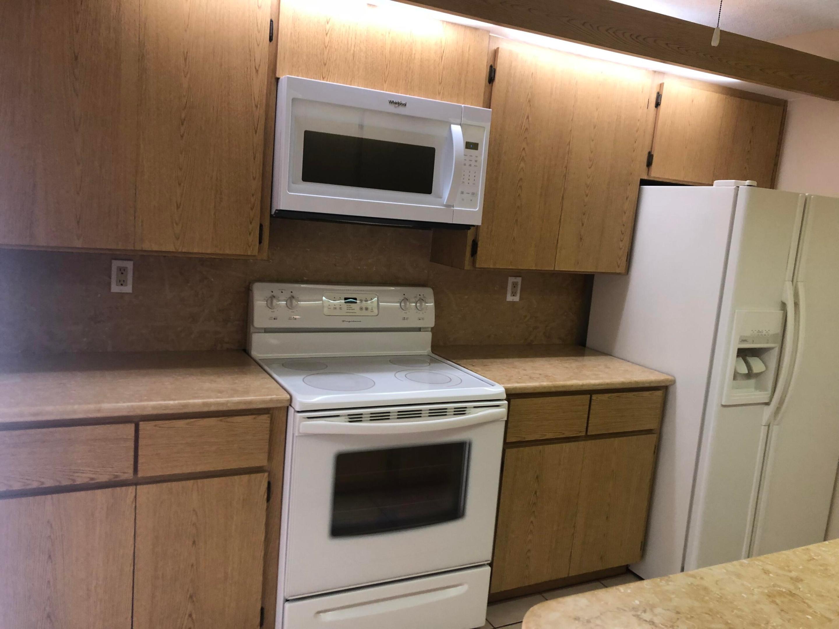 8008 80th Way Property Photo 4