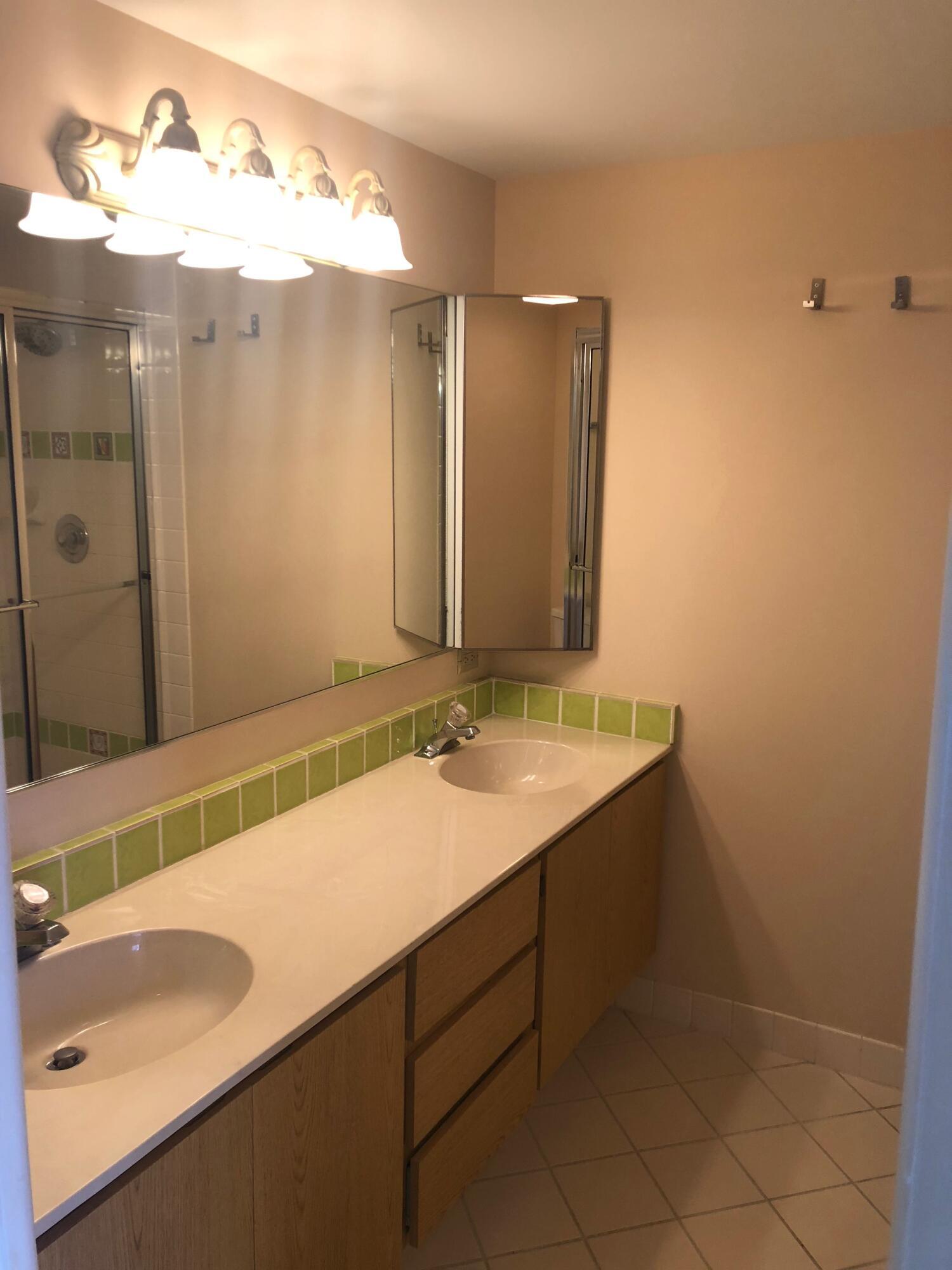 8008 80th Way Property Photo 8
