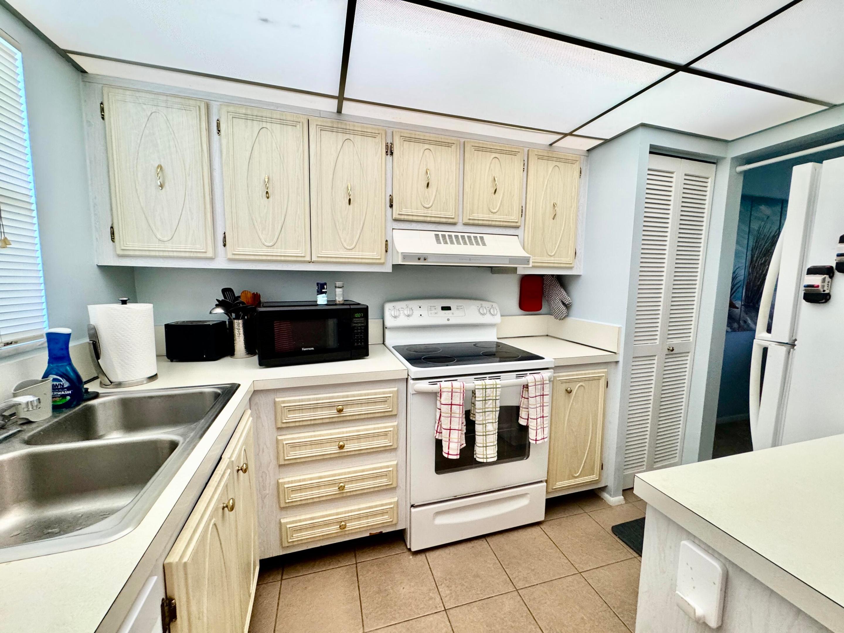 1100 Ponce De Leon Circle E306 Property Photo 6